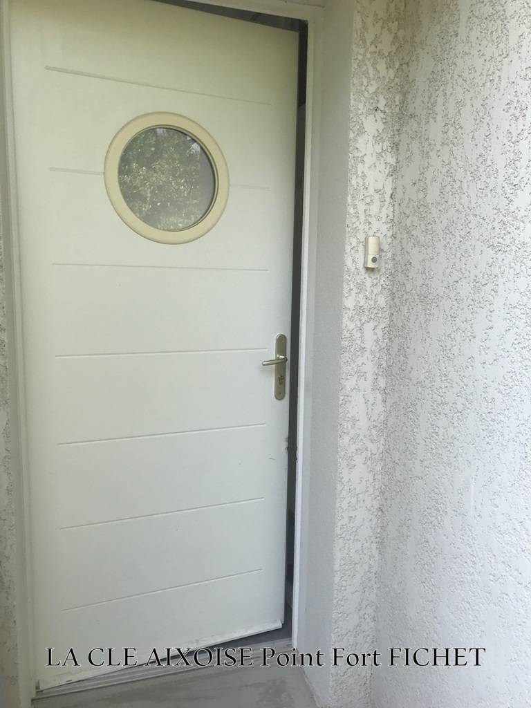 Remplacement d'une porte après un cambriolage à Gardanne